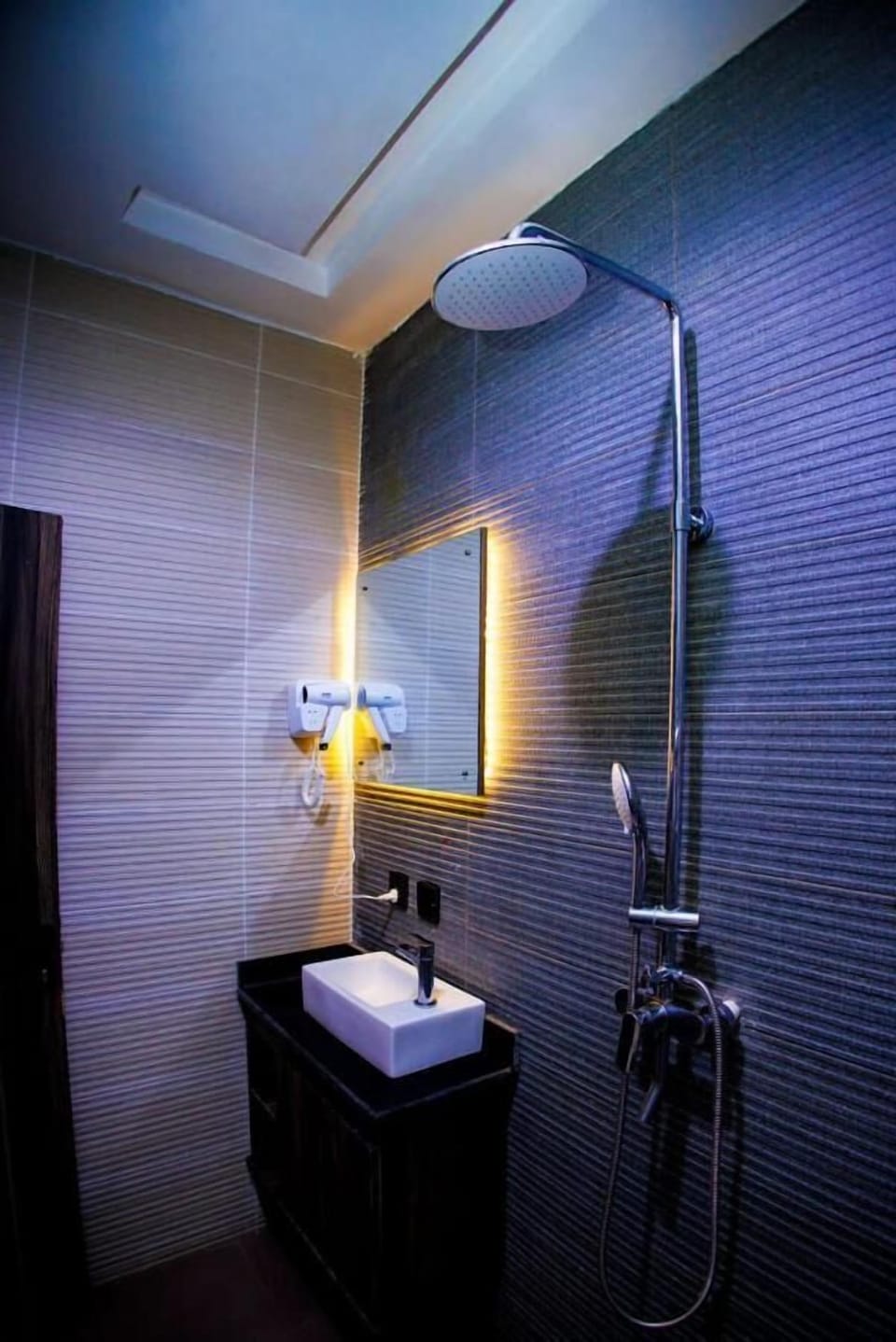Bathtub, towels, soap, shampoo