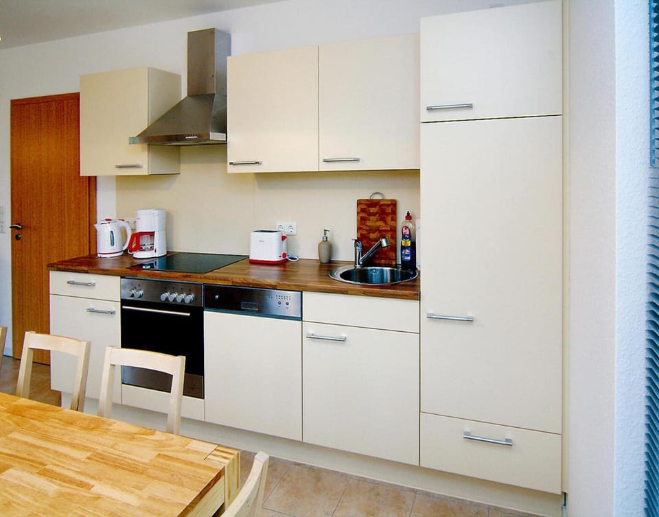 House | Private kitchen | Electric kettle, toaster, highchair