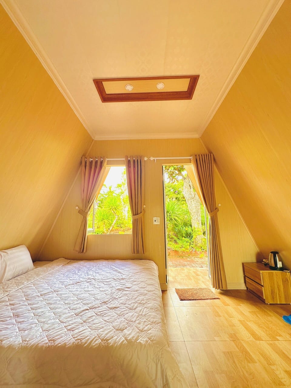 Double or Twin Room, Private Bathroom, Garden View | WiFi (free)