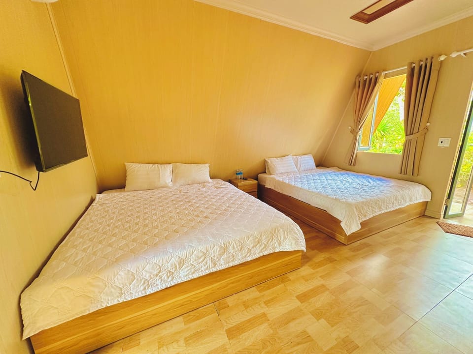 Double or Twin Room, Private Bathroom, Garden View | WiFi (free)