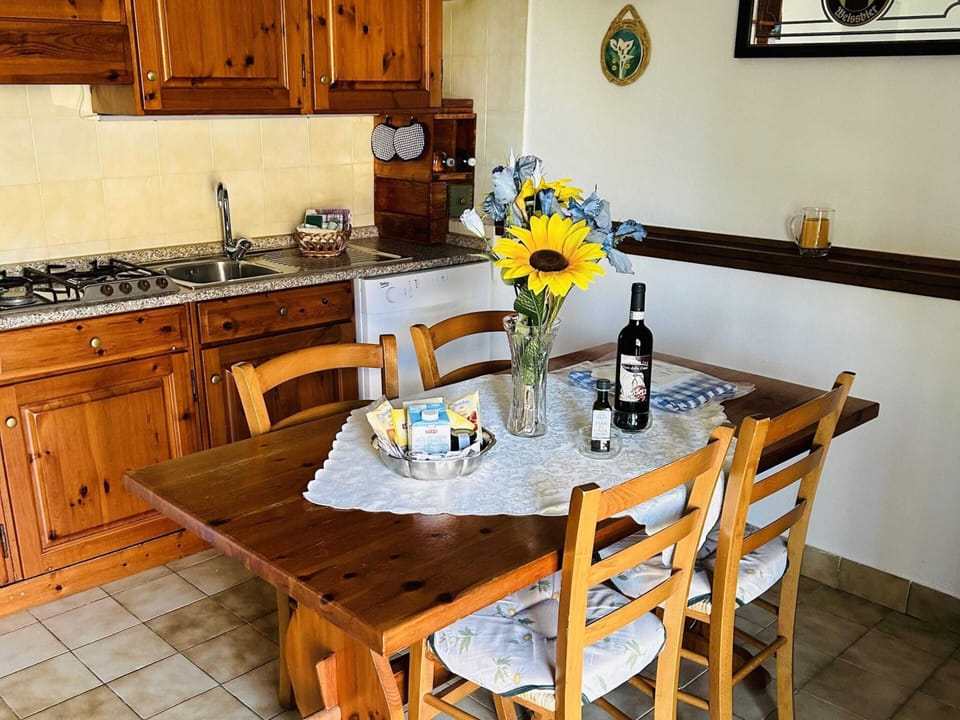 Apartment | Private kitchen | Stovetop, highchair