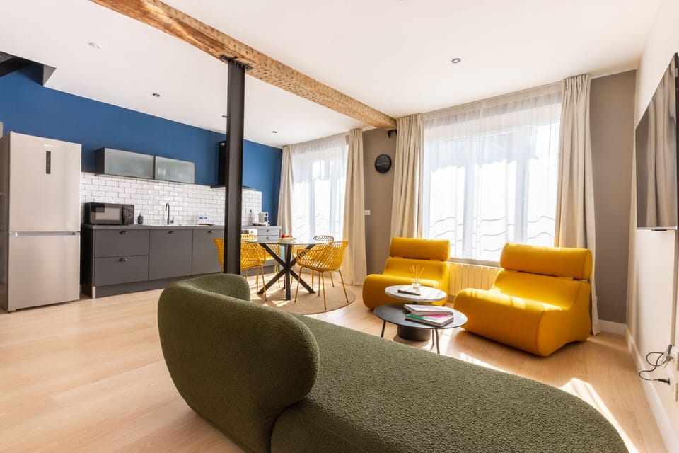 Apartment, Ensuite, City View | Lounge