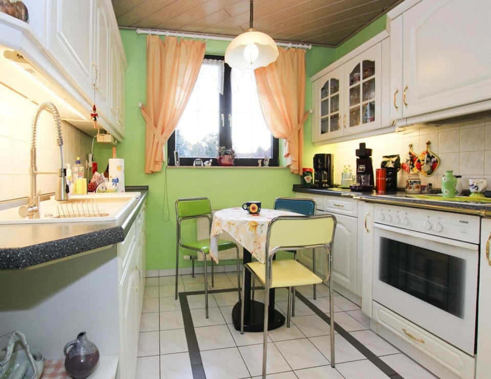 Apartment | Private kitchen | Electric kettle, toaster