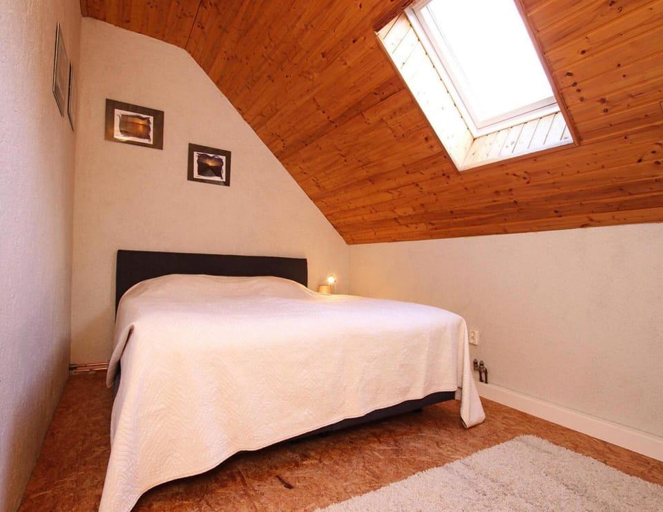 Apartment | 1 bedroom, individually furnished, bed sheets