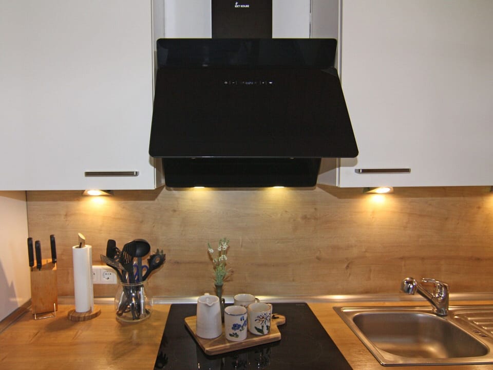 House | Private kitchen | Electric kettle, toaster, highchair