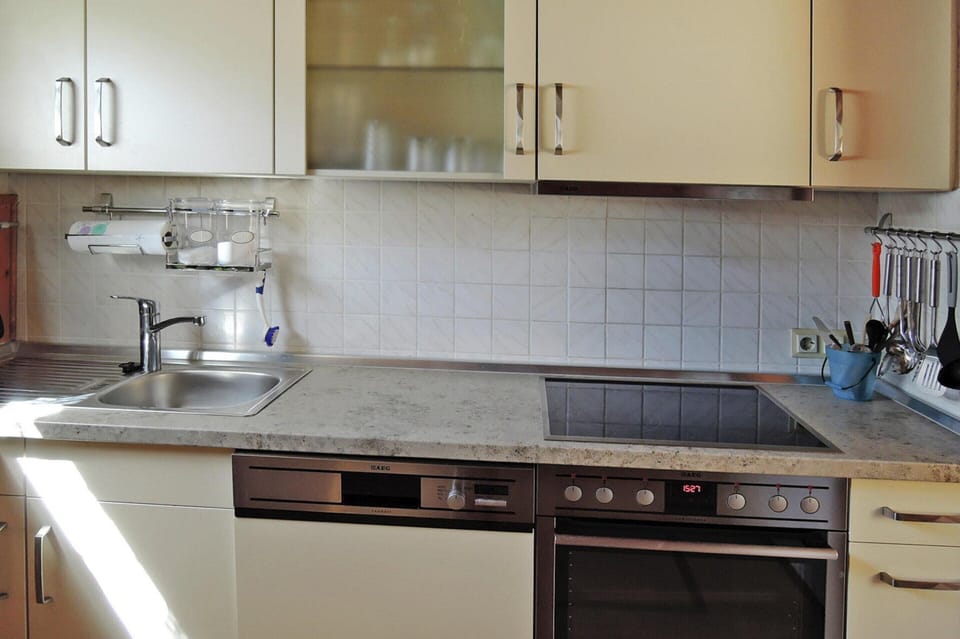 House | Private kitchen | Electric kettle, toaster, highchair