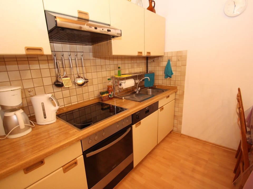 House | Private kitchen | Electric kettle, toaster, highchair