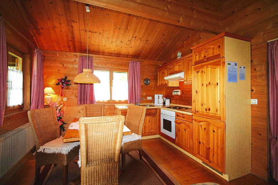 Bungalow | Private kitchen | Highchair