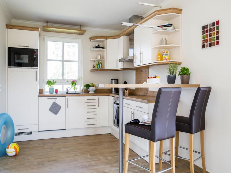 House | Private kitchen | Electric kettle, toaster, highchair