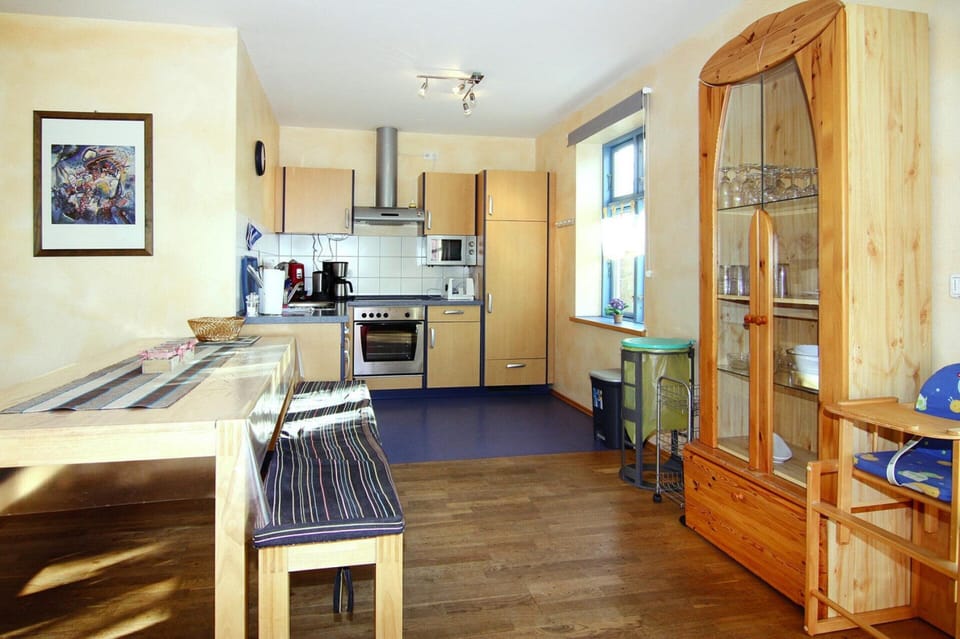 House | Private kitchen | Electric kettle, toaster, highchair
