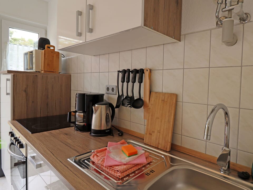 Bungalow | Private kitchen | Toaster, highchair