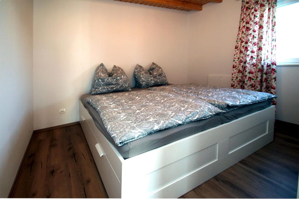 House | 3 bedrooms, individually furnished