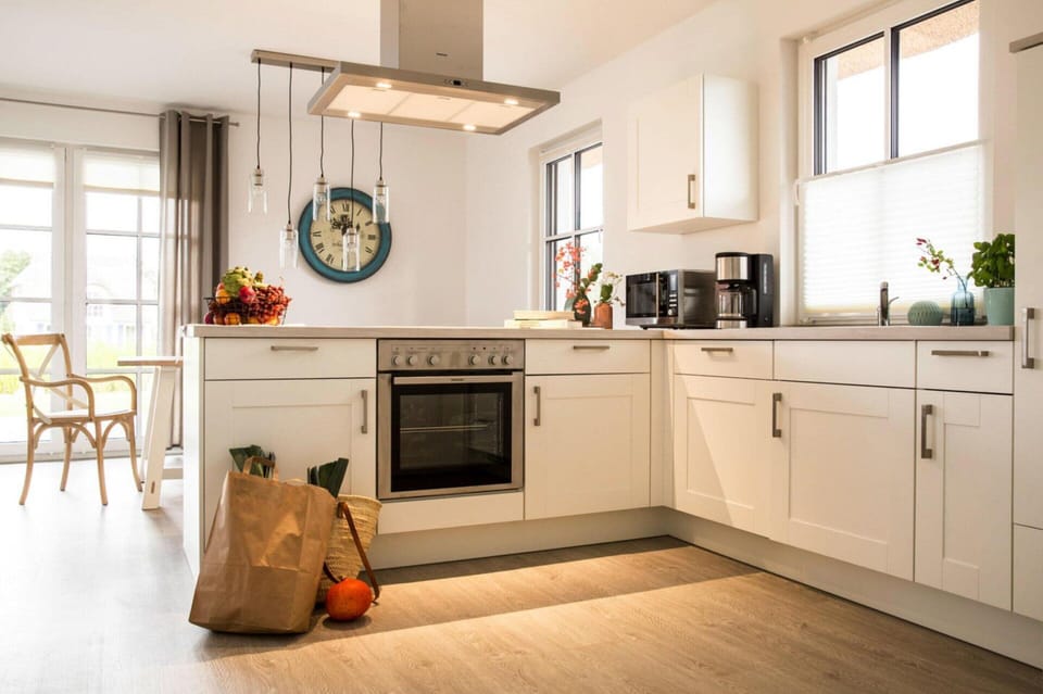 House | Private kitchen | Electric kettle, toaster, highchair