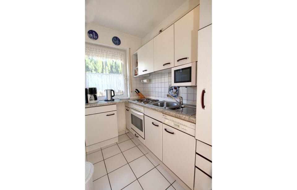 House | Private kitchen | Electric kettle, highchair