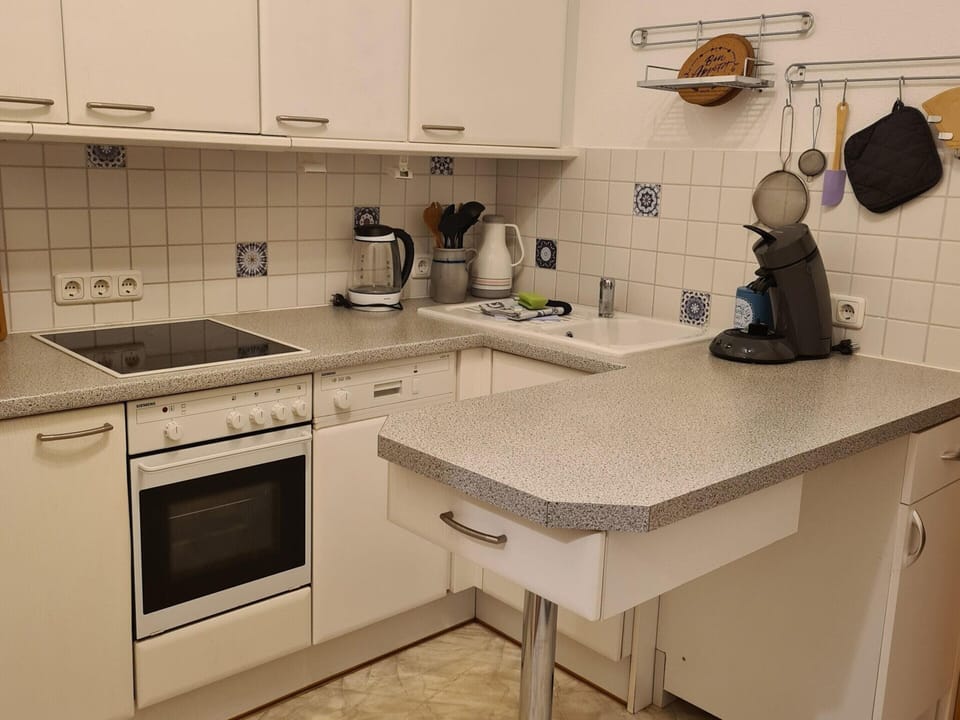 Apartment | Private kitchen | Toaster, highchair