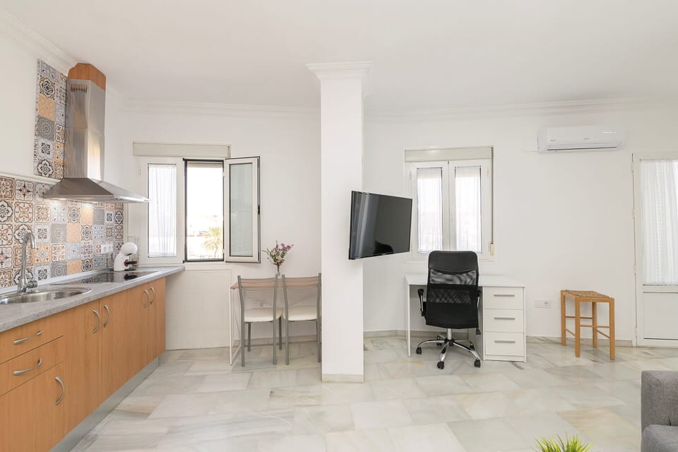 Apartment | Private kitchen | Toaster, highchair