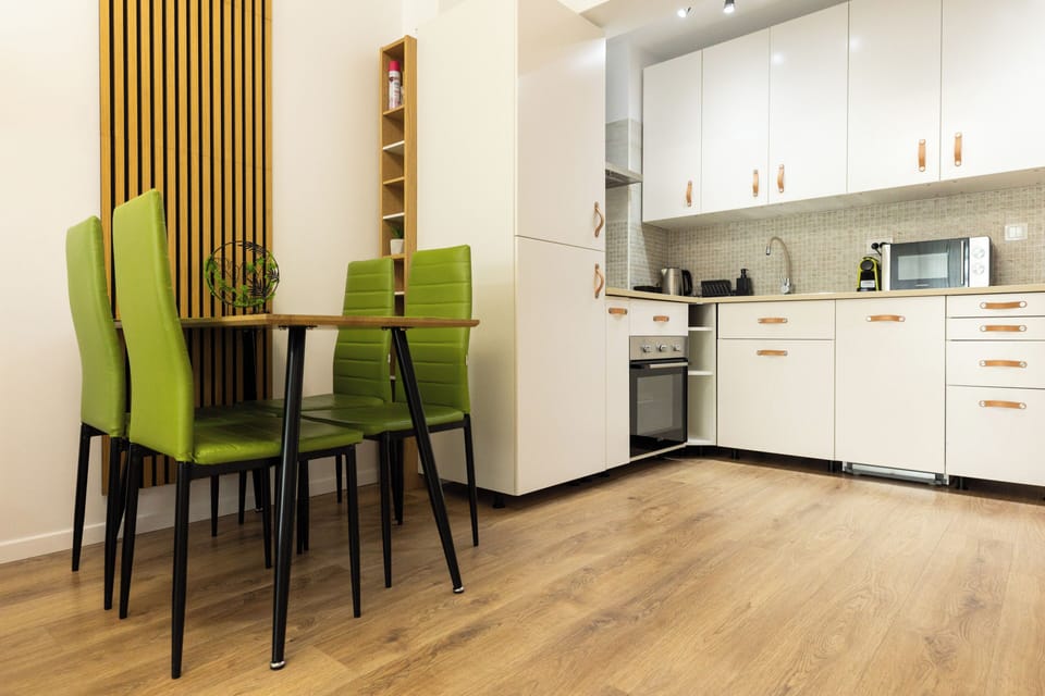 Full-size fridge, microwave, oven, coffee grinder