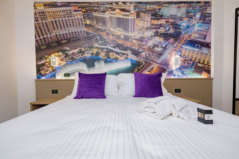 Basic Double Room, Non Smoking | In-room safe, individually decorated, desk, soundproofing