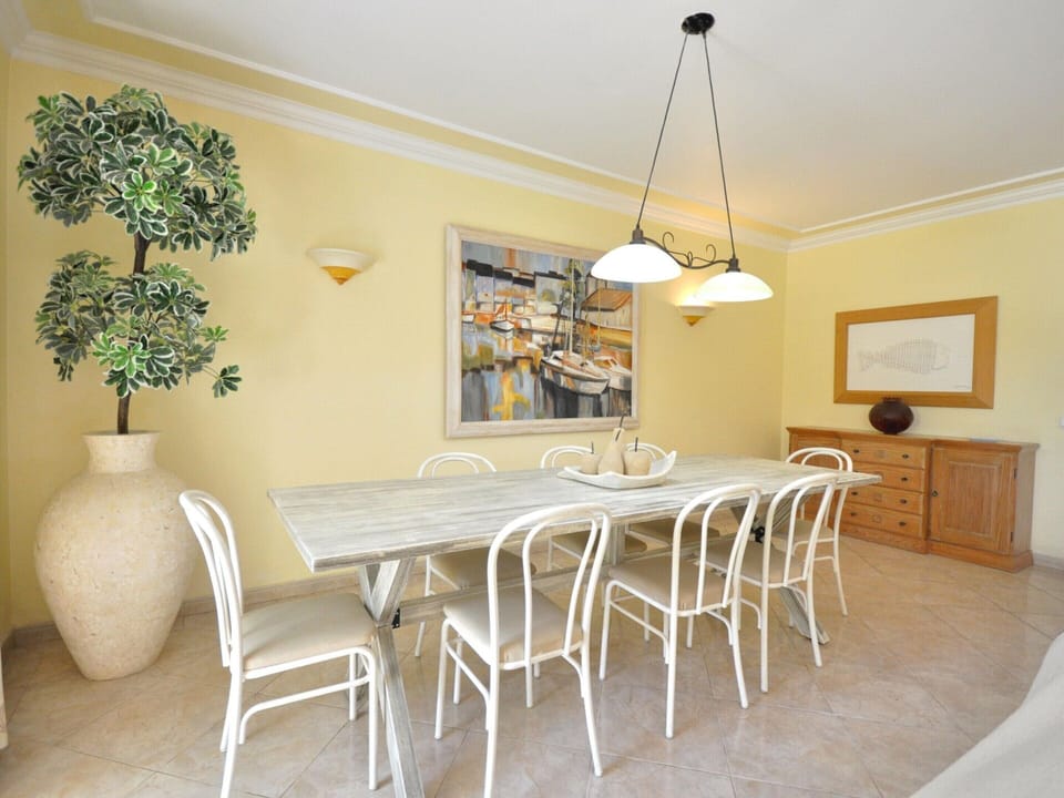 Villa | Dining