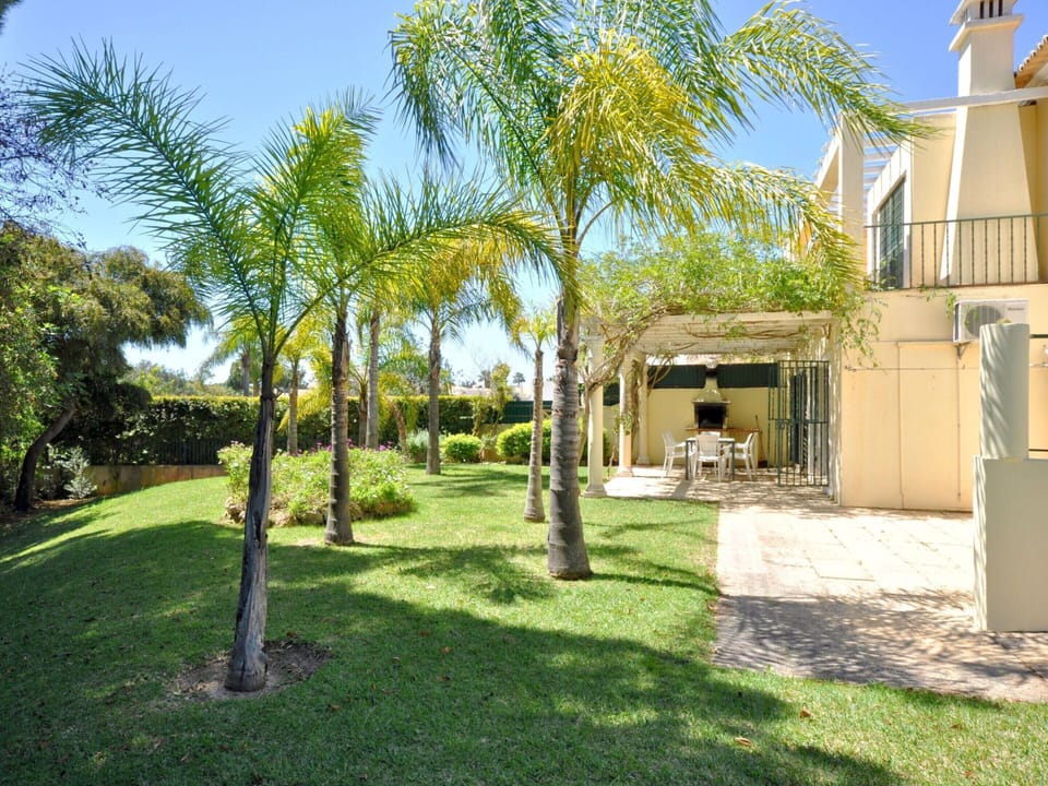 Villa | Garden
