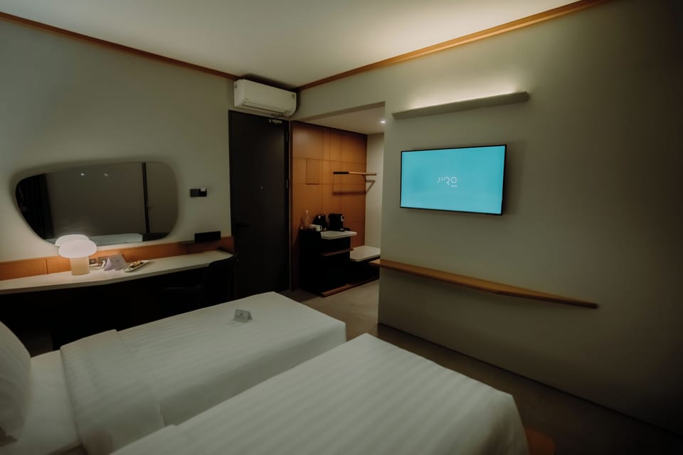 Deluxe Room, 2 Twin Beds | Blackout drapes, free WiFi
