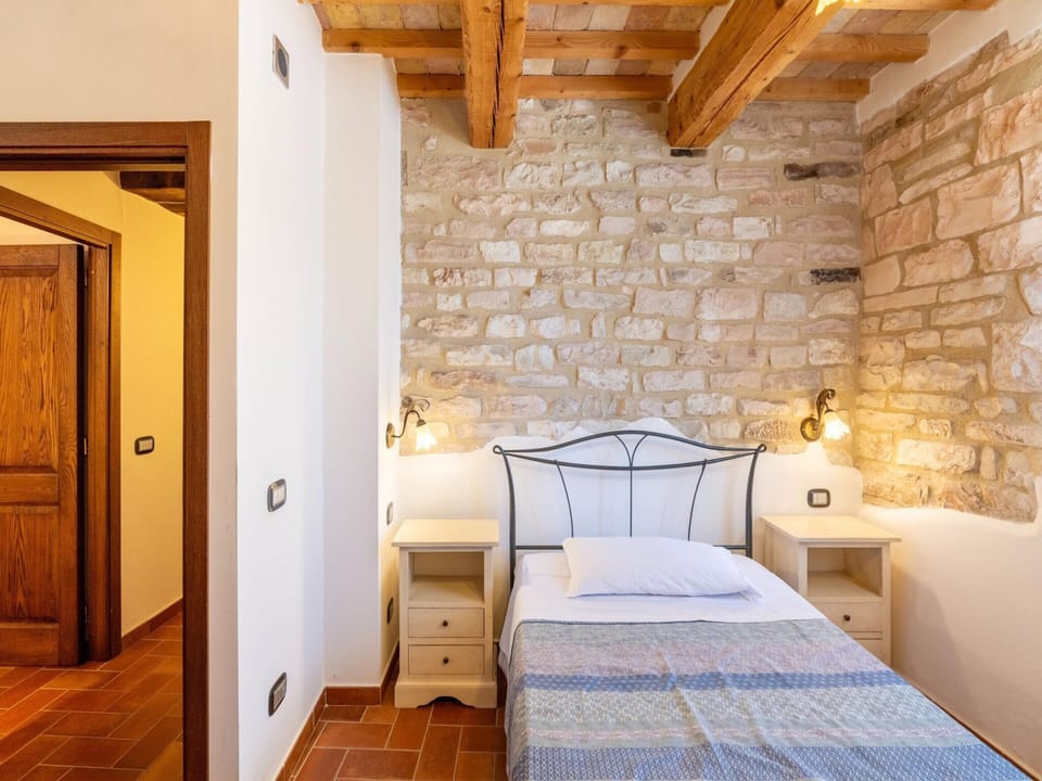 House | 4 bedrooms, individually furnished, bed sheets