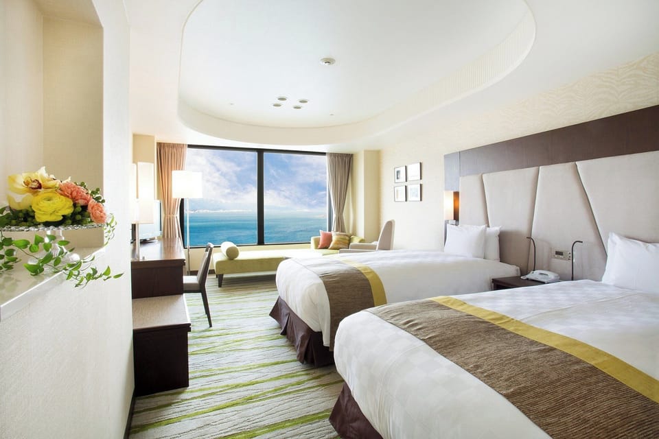 Premium bedding, in-room safe, desk, laptop workspace