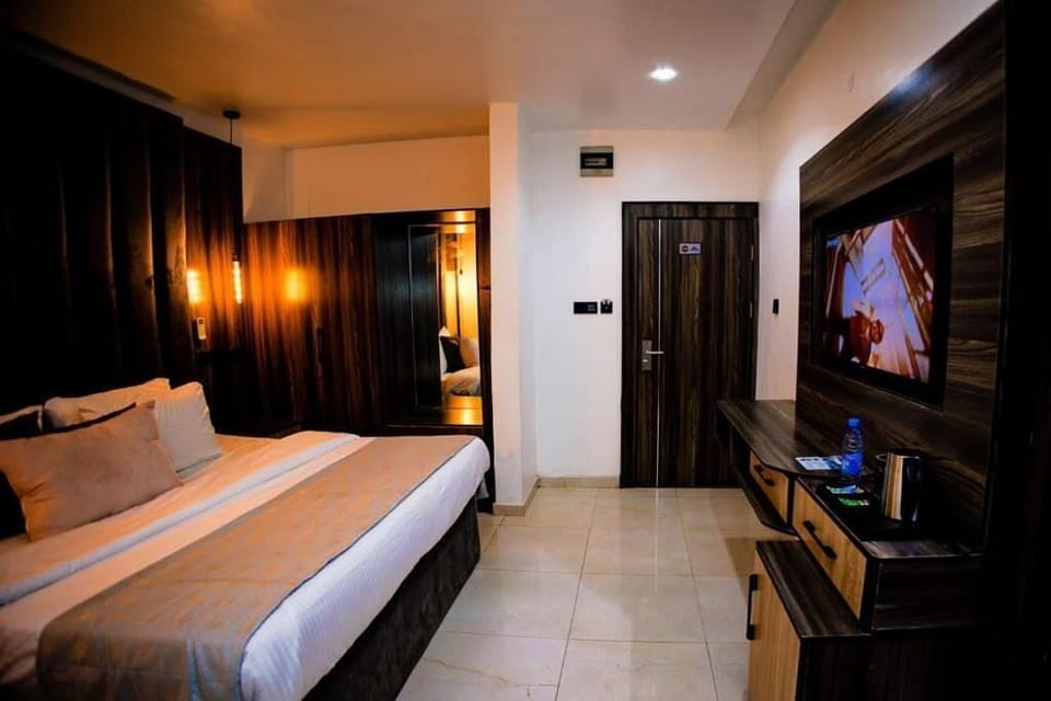 In-room safe, desk, laptop workspace, free WiFi