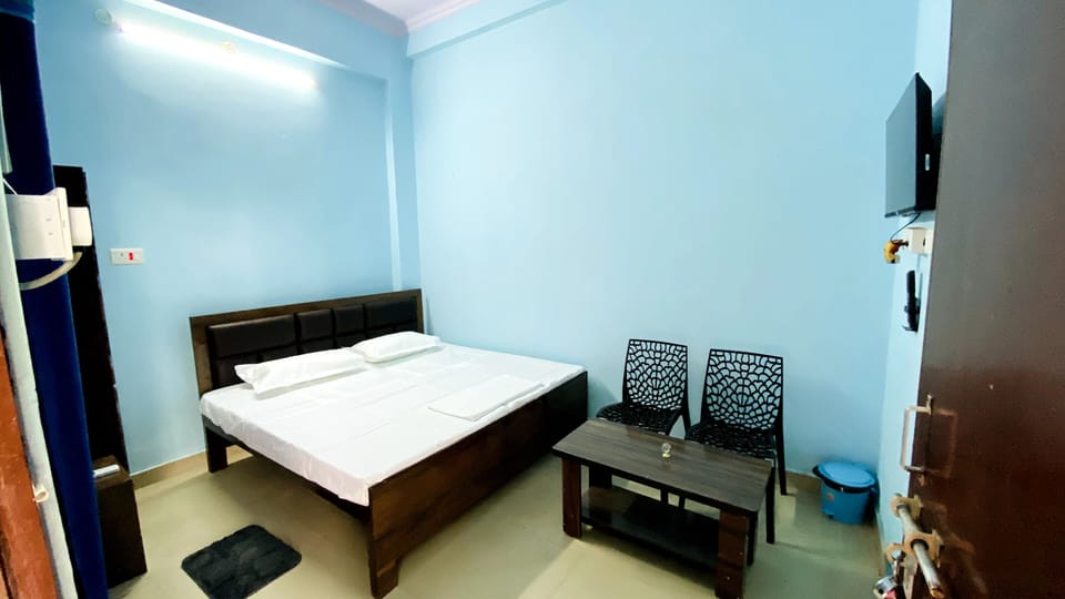 Deluxe Room | Desk, free WiFi