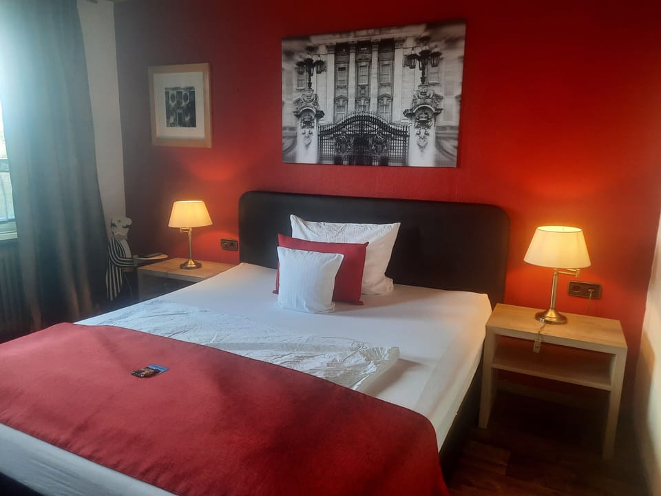 Double Room | Individually decorated, desk, laptop workspace, iron/ironing board