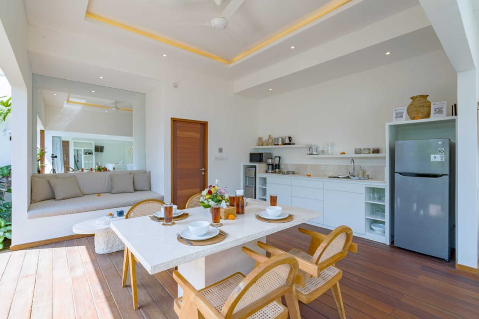 Basic Villa | Dining