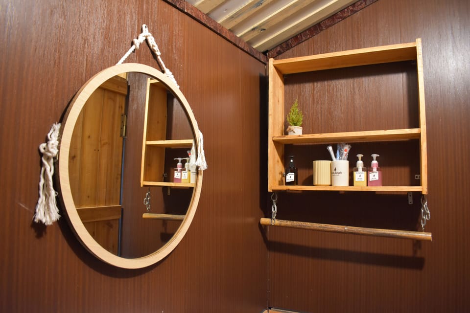 Deluxe Bungalow, 1 Queen Bed, Mountain View | Bathroom | Shower, hair dryer, slippers, towels
