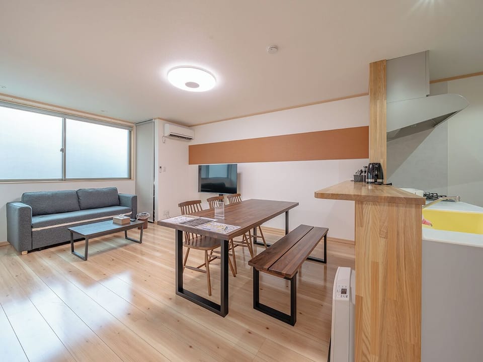 Basic Apartment | Living area