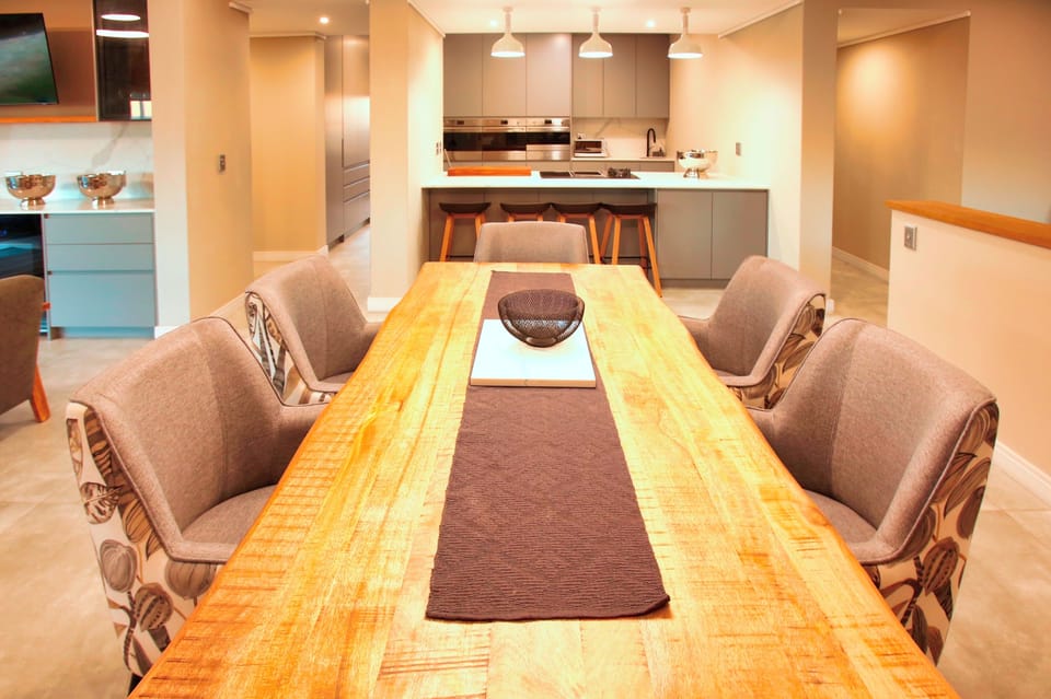 Deluxe House, Garden View | Dining room