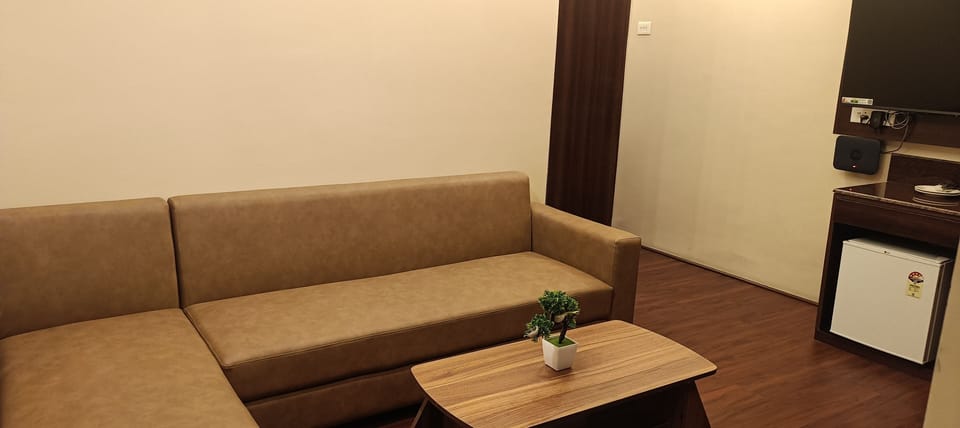Signature Room | Living area | TV
