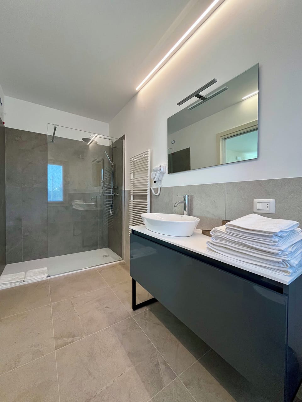 Superior Triple Room | Bathroom | Shower, hair dryer, towels, soap