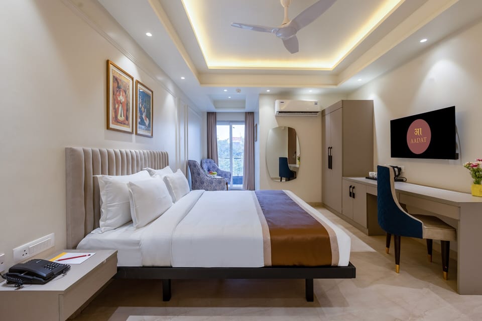 Deluxe Room, Balcony, City View | Egyptian cotton sheets, premium bedding, minibar, in-room safe