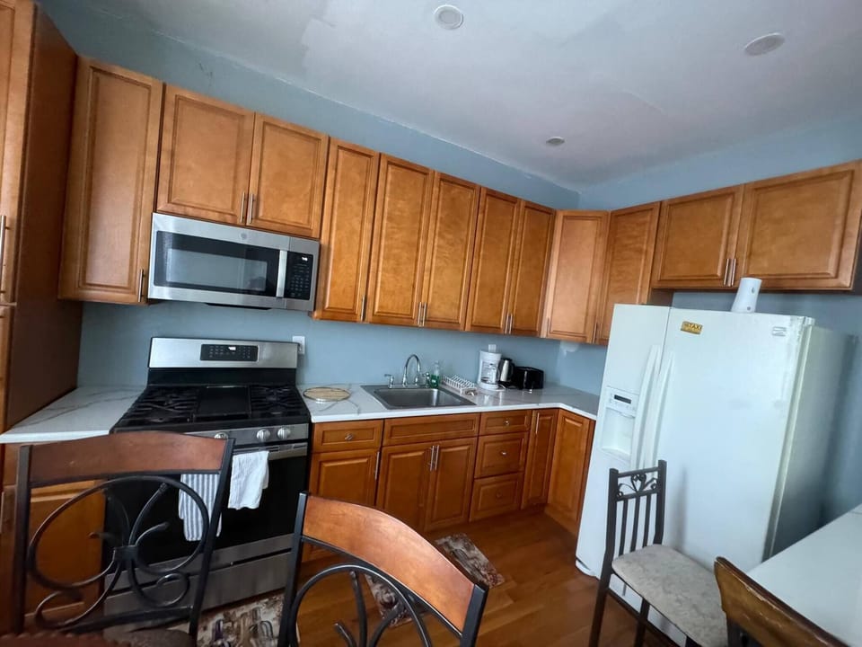Apartment, 3 Bedrooms, Smoking, City View | Interior