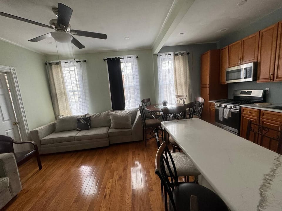 Apartment, 3 Bedrooms, Smoking, City View | Interior