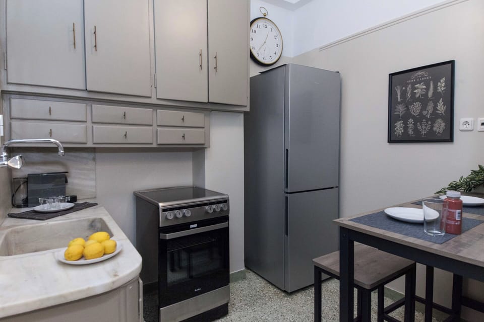 Full-size fridge, oven, stovetop, cookware/dishes/utensils
