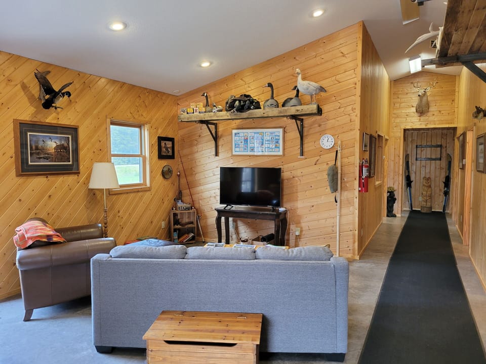 House, Multiple Beds, Patio (The Lodge) | Living area | 32-cm TV with cable channels