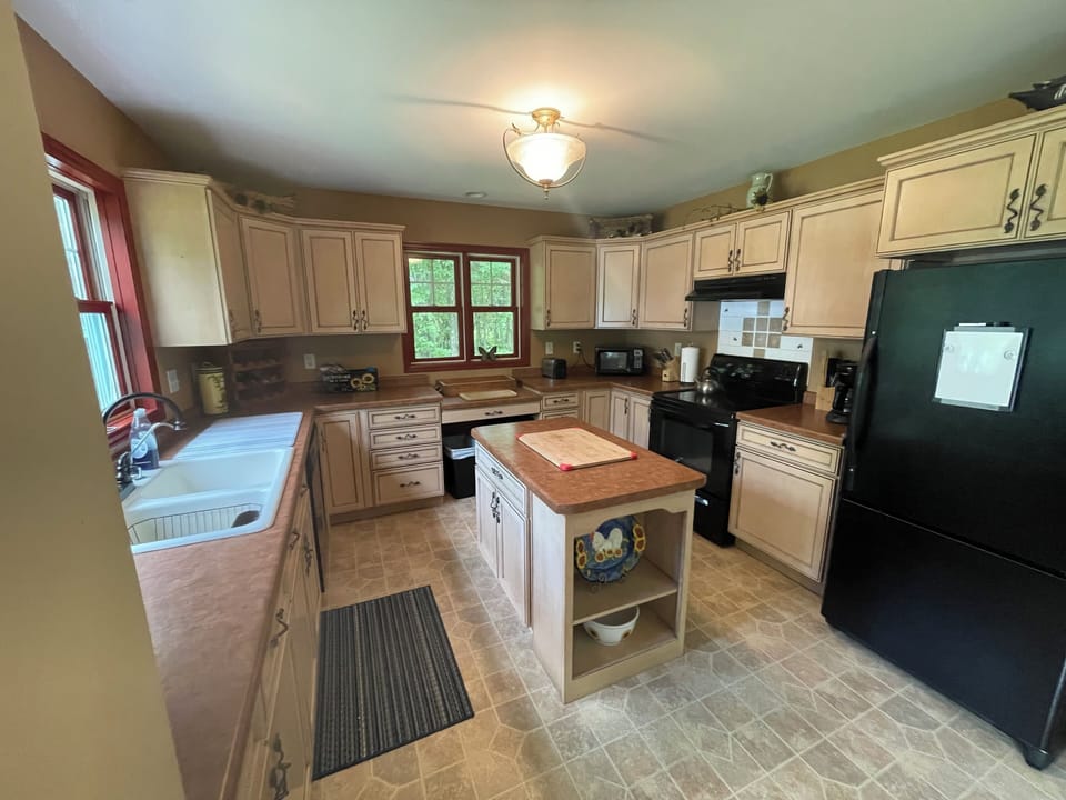 House, Multiple Beds, Patio (Luck Charlie Lodge) | Private kitchen | Fridge, microwave, oven, stovetop