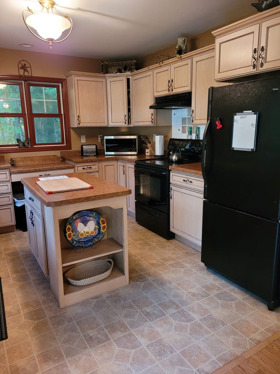 House, Multiple Beds, Patio (Luck Charlie Lodge) | Private kitchen | Fridge, microwave, oven, stovetop