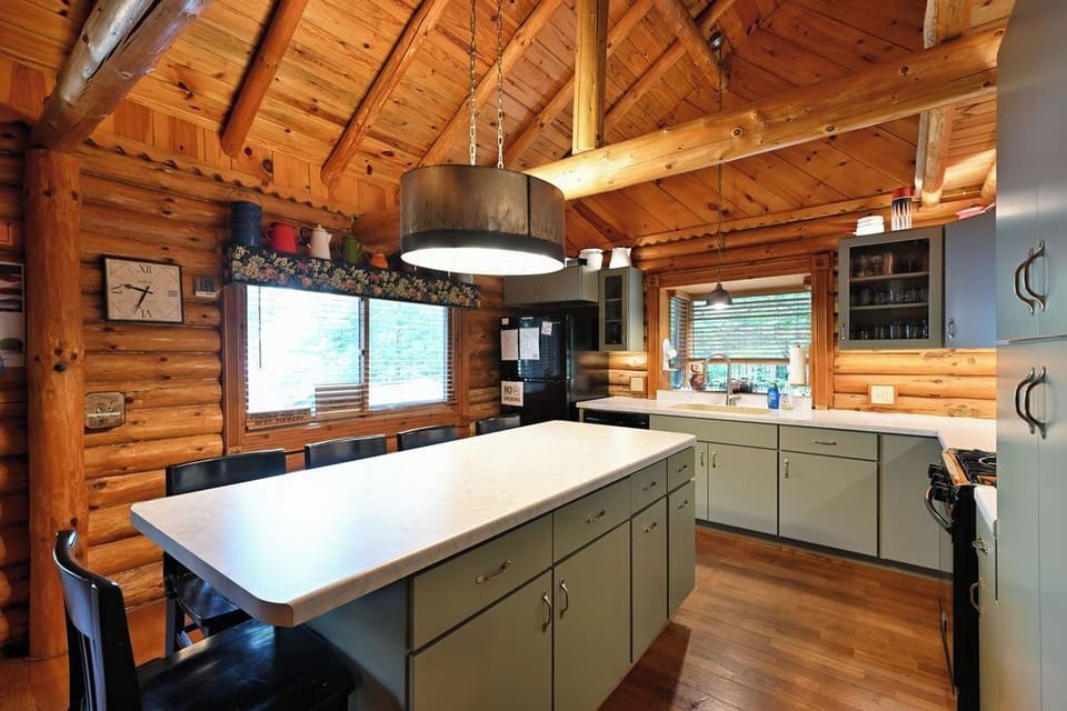 House, Multiple Beds, Patio (Birch Haven) | Private kitchen | Fridge, microwave, oven, stovetop