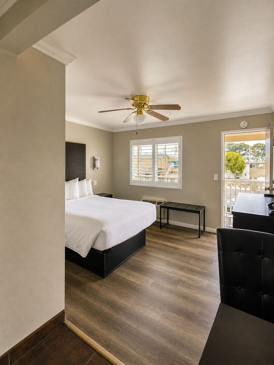 Iron/ironing board, free WiFi, bed sheets, alarm clocks