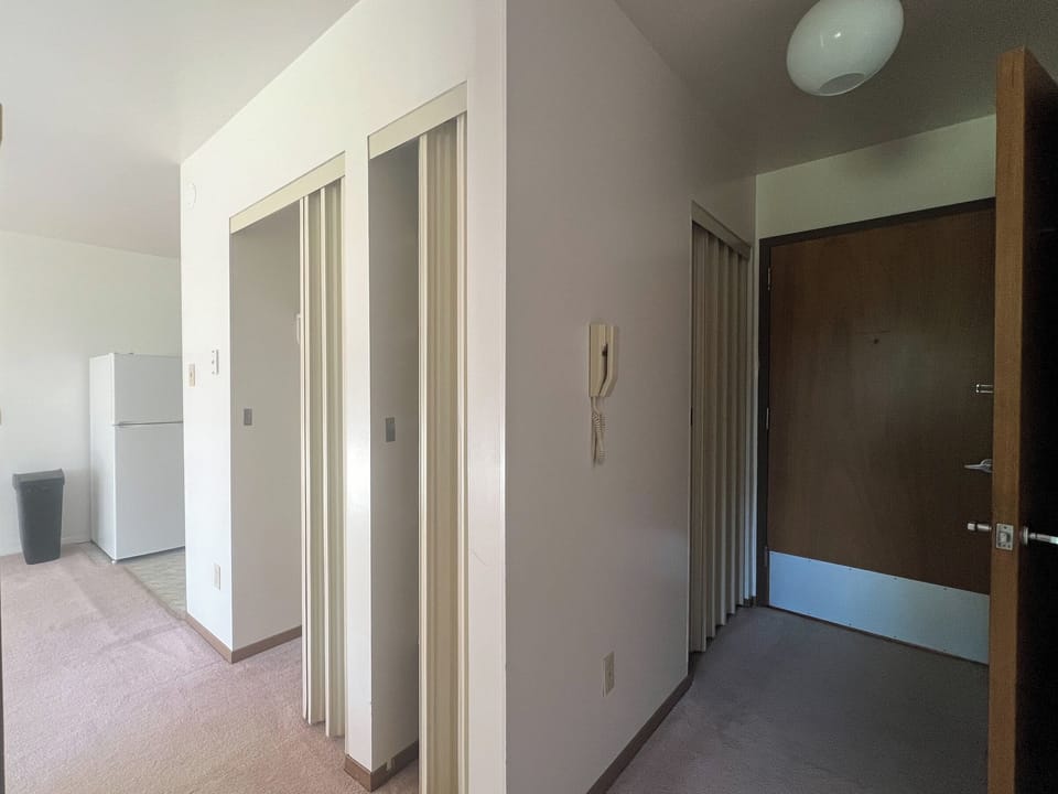 Superior Studio Suite, 1 Queen Bed, Non Smoking, Kitchen | Blackout drapes, WiFi (free), bed sheets