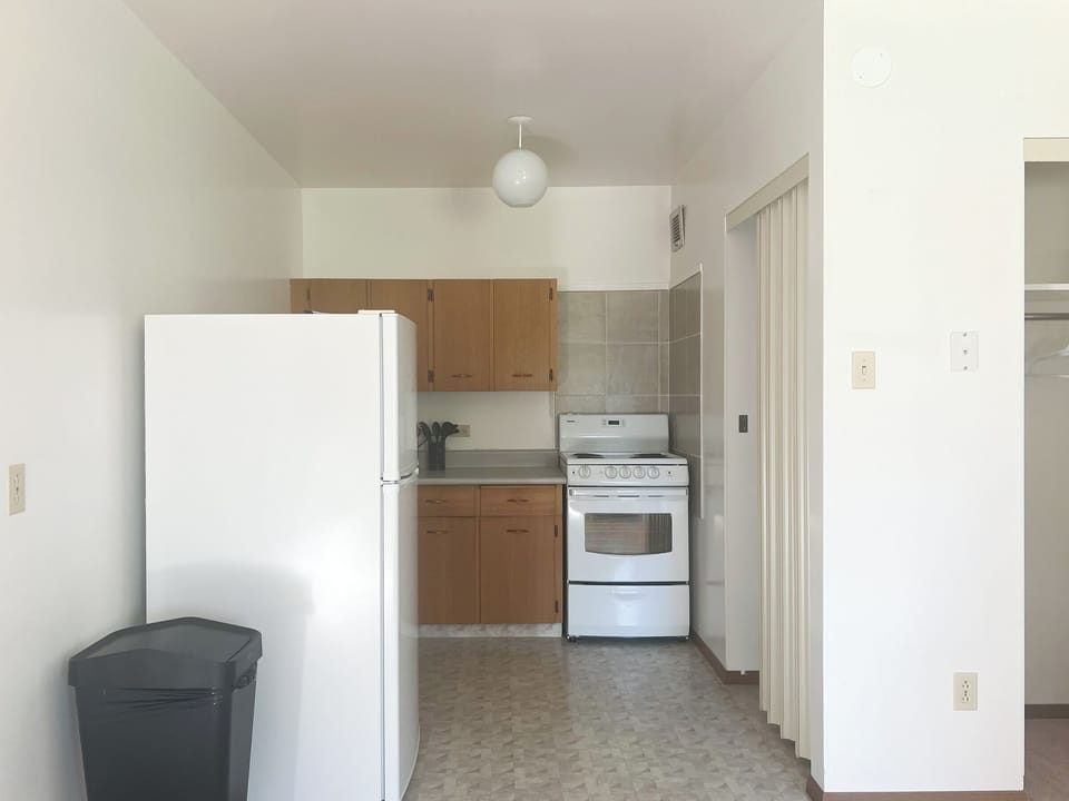 Superior Studio Suite, 1 Queen Bed, Non Smoking, Kitchen | Private kitchen | Coffee/tea maker, fridge, microwave, oven
