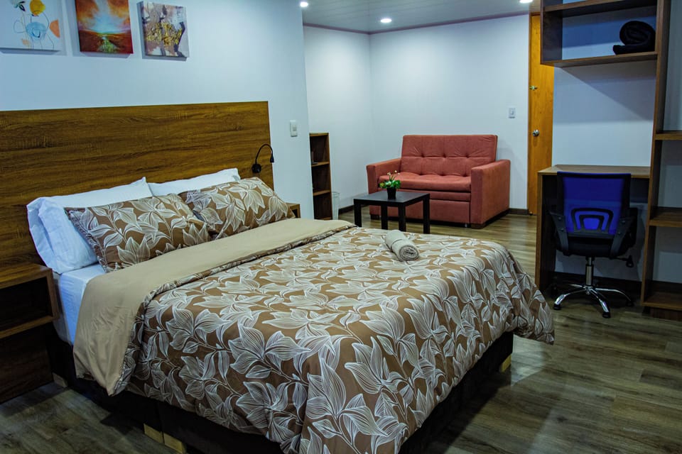 Room Suite | 1 bedroom, minibar, laptop workspace, soundproofing