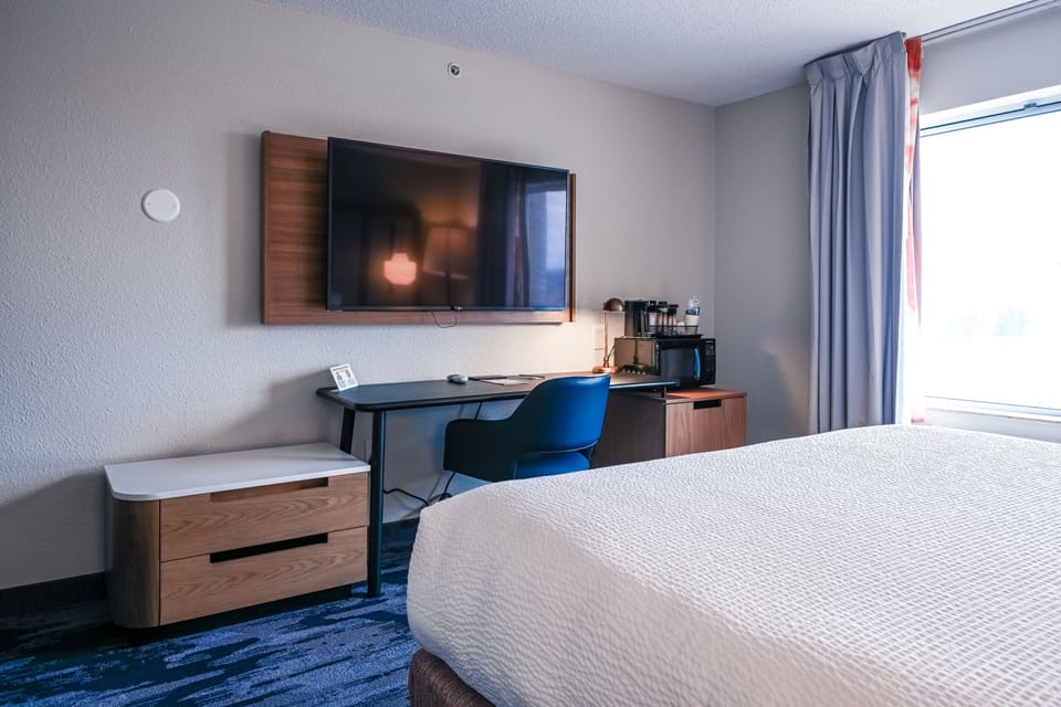 Premium bedding, in-room safe, desk, iron/ironing board