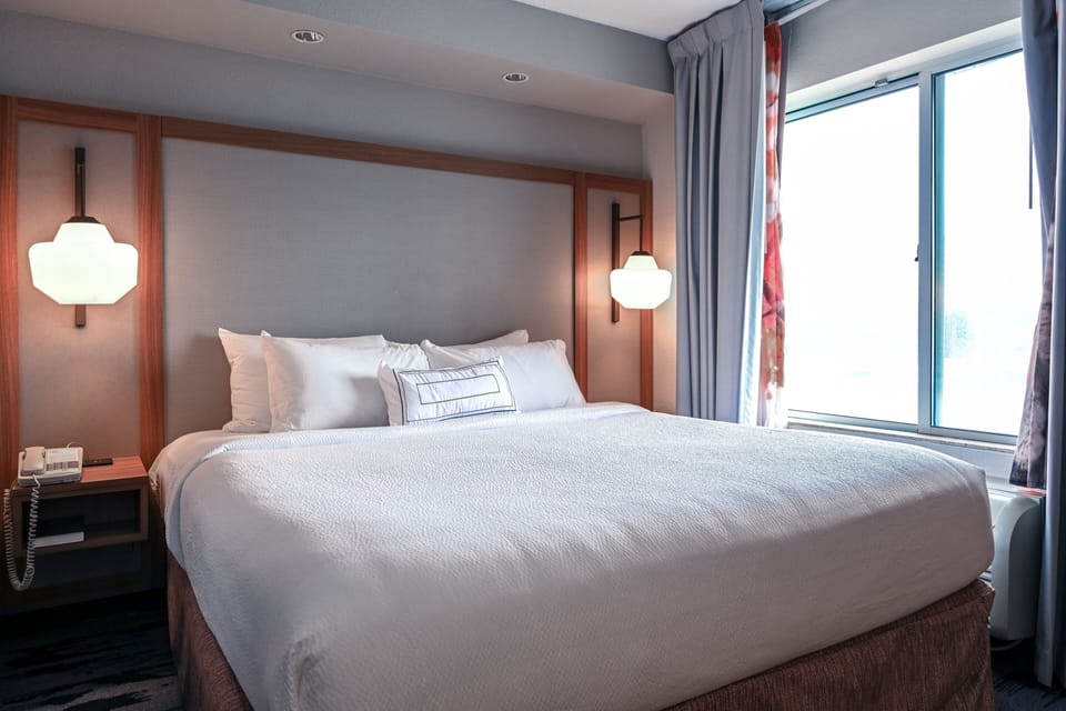 Premium bedding, in-room safe, desk, iron/ironing board